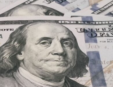 El dólar oficial sube y la brecha con el CCL supera el 6%