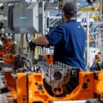 La industria encadenó en febrero su octava caída interanual al hilo y el sector automotriz se hundió hasta 24%