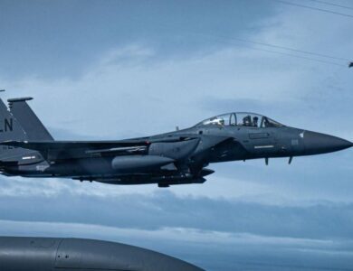 un piloto fue rescatado y el otro permanece desaparecido