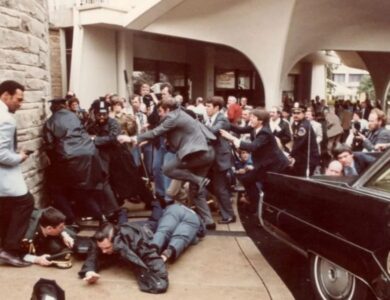 en el mismo lugar donde intentaron atacar a Donald Trump balearon a Ronald Reagan