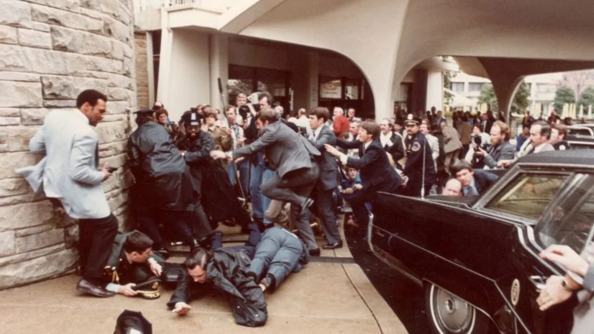 en el mismo lugar donde intentaron atacar a Donald Trump balearon a Ronald Reagan