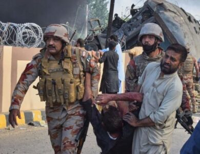 Ataque terrorista en Pakistán contra un tren militar dejó 24 víctimas
