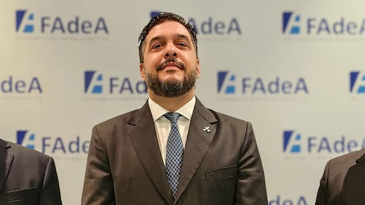 Crecen las versiones sobre la salida de Julio Manco de FAdeA tras una asamblea sin definiciones