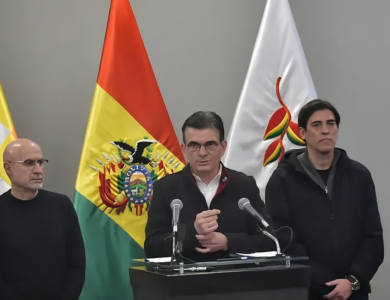 En medio de la crisis en Bolivia, el presidente anunció una reorganización de su Gabinete