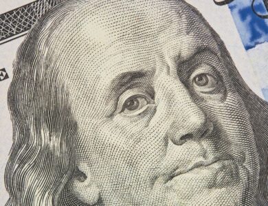 El dólar blue subió y acumuló más de un mes por encima de los $1.400