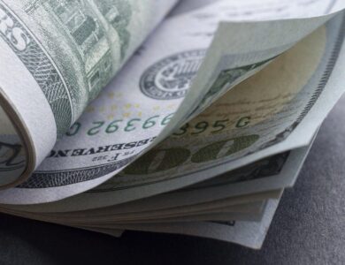 El dólar oficial subió por segunda jornada al hilo y se acercó a máximos de mayo