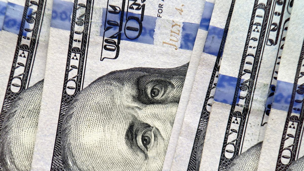 El dólar oficial vuelve al alza, pero suma siete jornadas por debajo de los $1.400