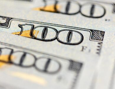 El dólar oficial avanzó luego de tres jornadas a la baja y perforó los $1.400