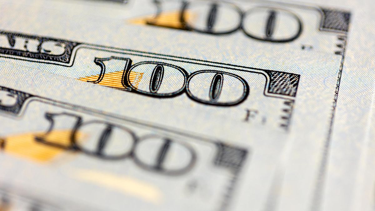 El dólar oficial avanzó luego de tres jornadas a la baja y perforó los $1.400