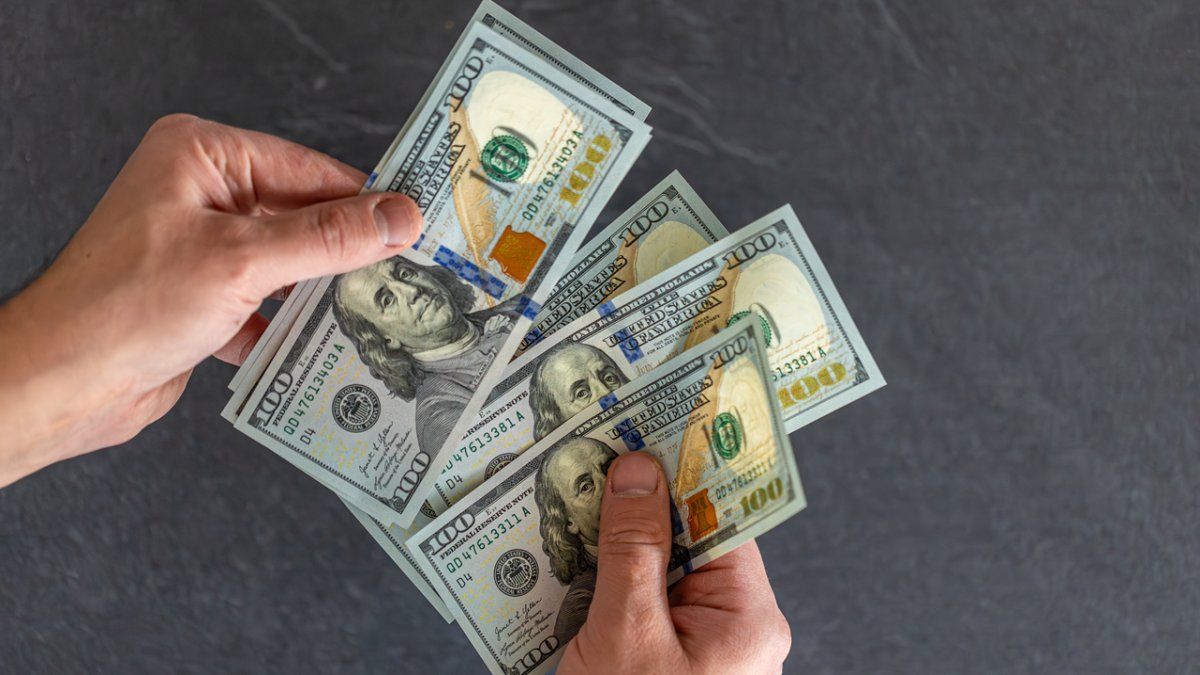 El dólar encadena leves rebotes, mientras el mercado recalcula inflación para 2026