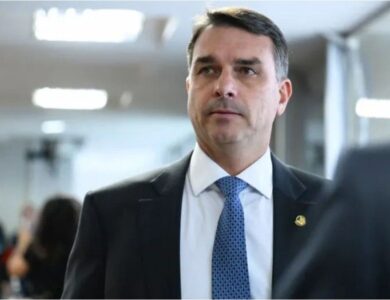 Flavio Bolsonaro admite haberse reunido con un banquero acusado de fraude