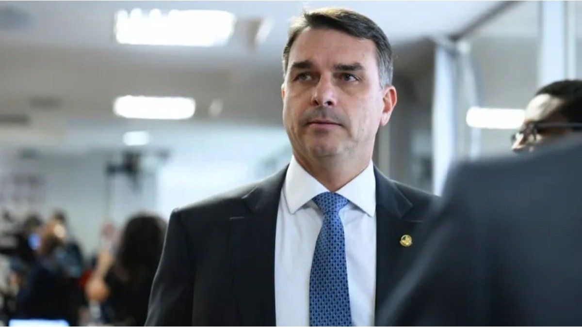 Flavio Bolsonaro admite haberse reunido con un banquero acusado de fraude