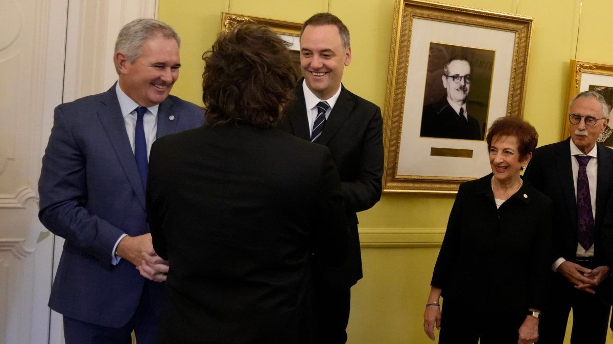 Javier Milei se mostró con Manuel Adorni antes de viajar a EEUU
