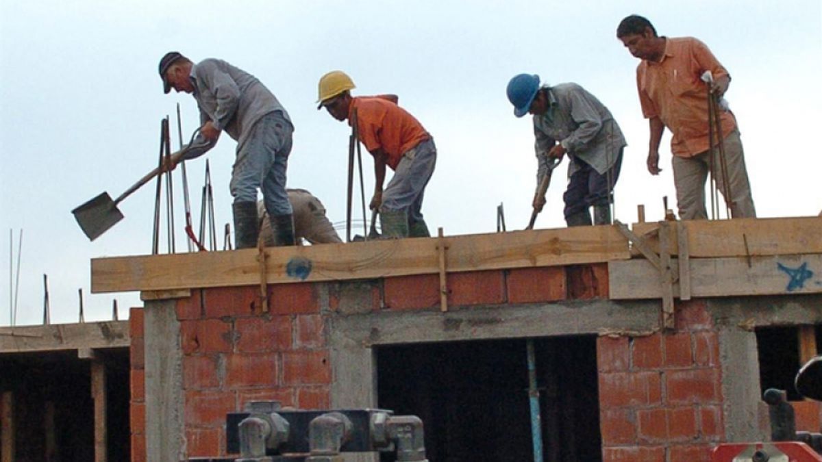 advierten que la informalidad persistente en América Latina pone un límite estructural a la baja de la pobreza