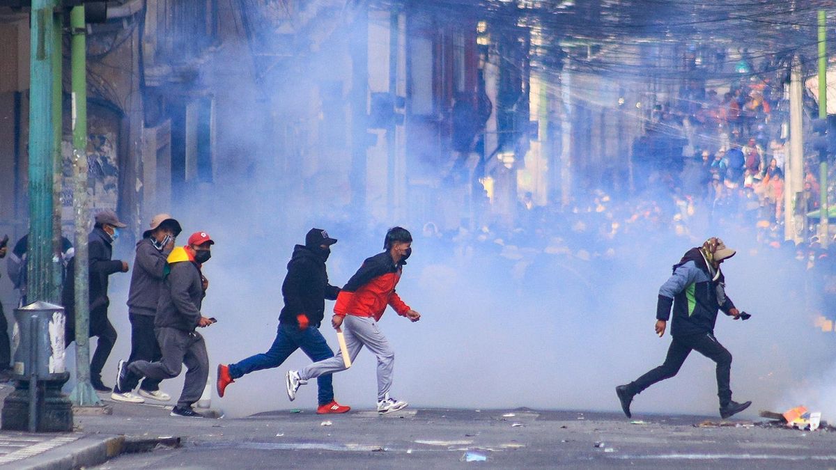 manifestantes exigen la renuncia de Rodrigo Paz en medio de crisis económica