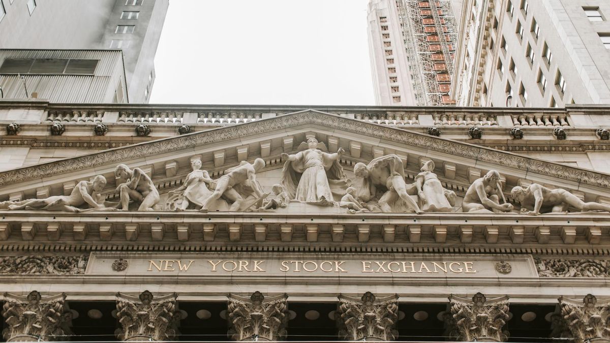Wall Street toca niveles récords tras los datos clave de empleo en EEUU y del sector tecnológicos
