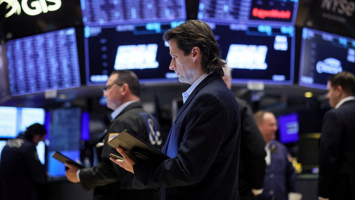 Wall Street cae con fuerza y el petróleo se estabiliza a la espera de novedades en Medio Oriente