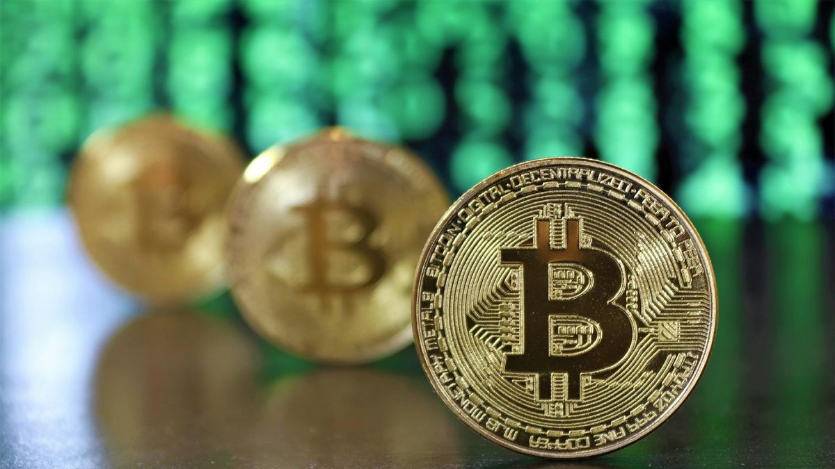 Bitcoin rebota 4%, borra la caída semanal y supera los u$s63.000