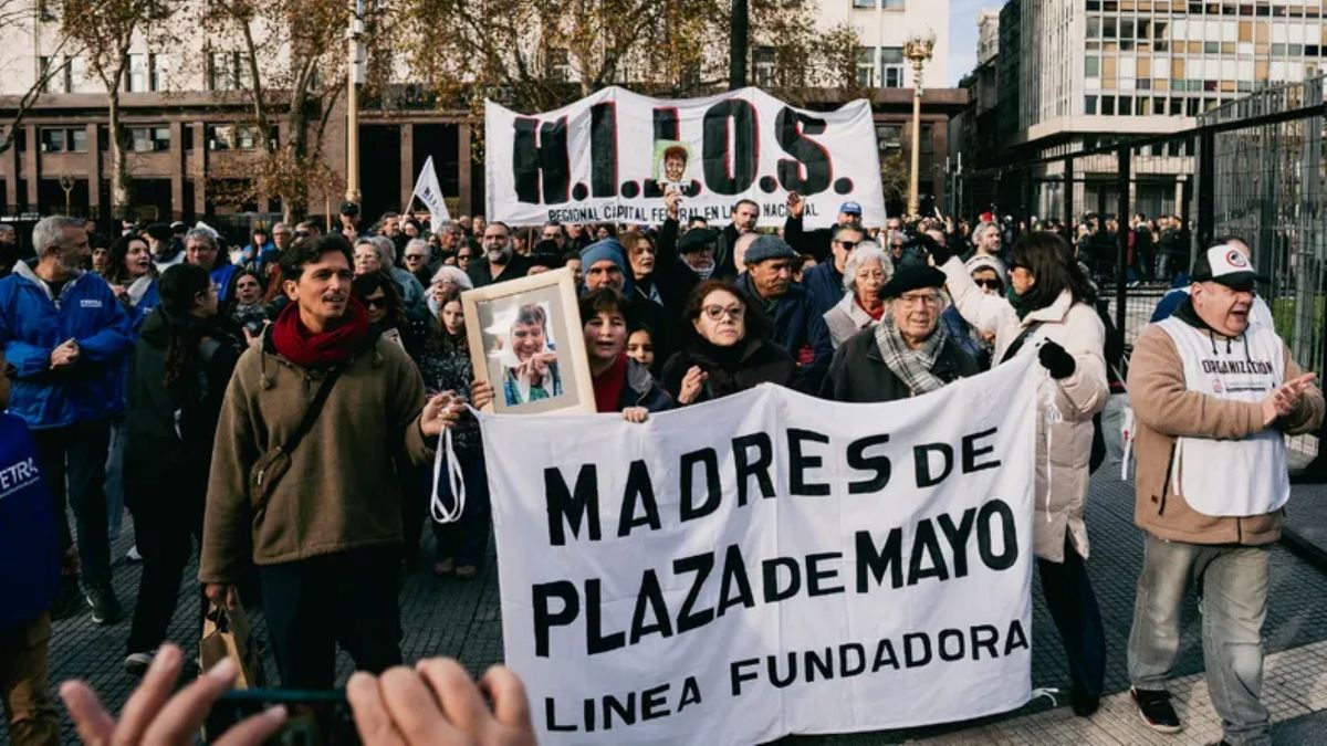 Emotiva despedida de Taty Almeida en Plaza de Mayo