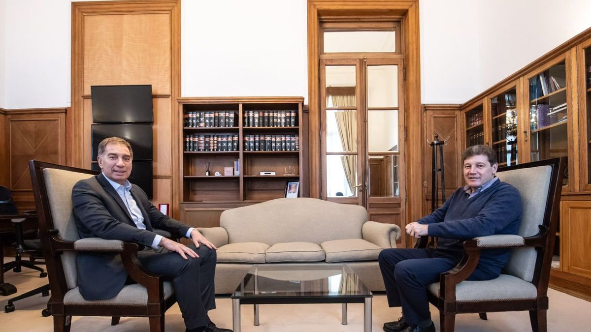 Diego Santilli encabezó una nueva ronda de negociaciones y sumó a un gobernador opositor al diálogo