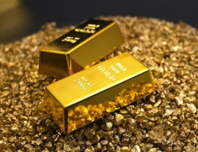 El oro se desplomó 3% tras buen dato de empleo en EEUU que aleja la posibilidad de baja tasas