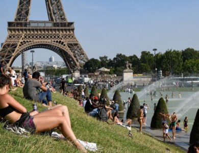 Francia limita el alcohol y España cierra una fan zone