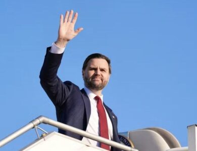 J.D. Vance destacó grandes avances tras el inicio de las negociaciones entre EEUU e Irán en Suiza