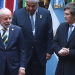 Javier Milei llega a la cumbre del Mercosur en medio de tensiones con Brasil, Venezuela y un frente interno abierto en la Casa Rosada