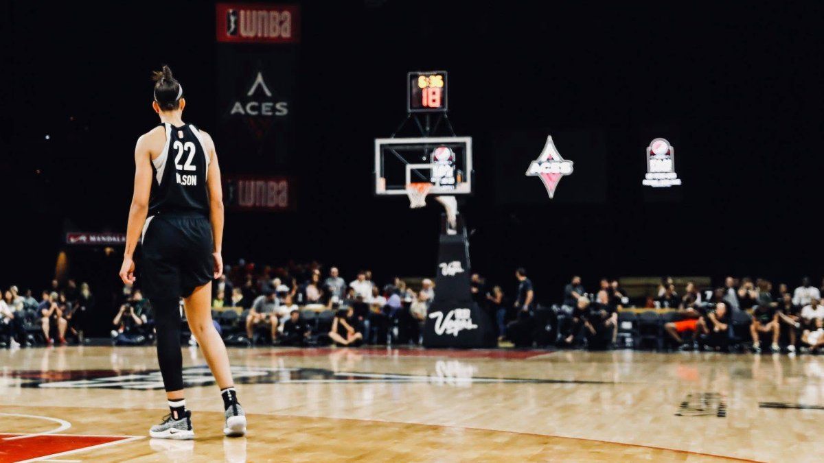 De cuánto es la fortuna de Aja Wilson, la basquetbolista mejor paga del mundo