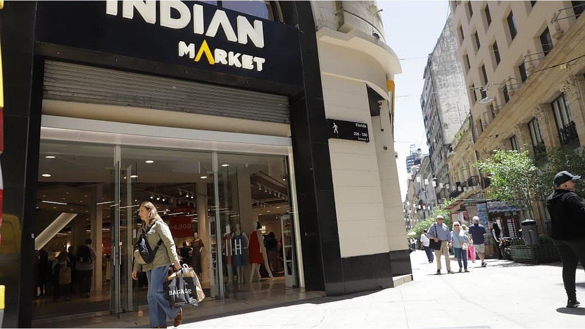 Pese a la llegada de grandes marcas, la peatonal Florida no se reactiva y los locales se venden a precio de liquidación