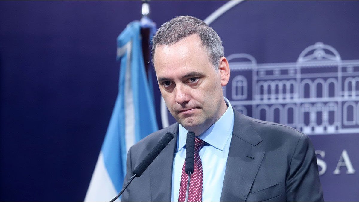 Manuel Adorni le ofreció soporte total a su contratista antes de declarar en la Justicia