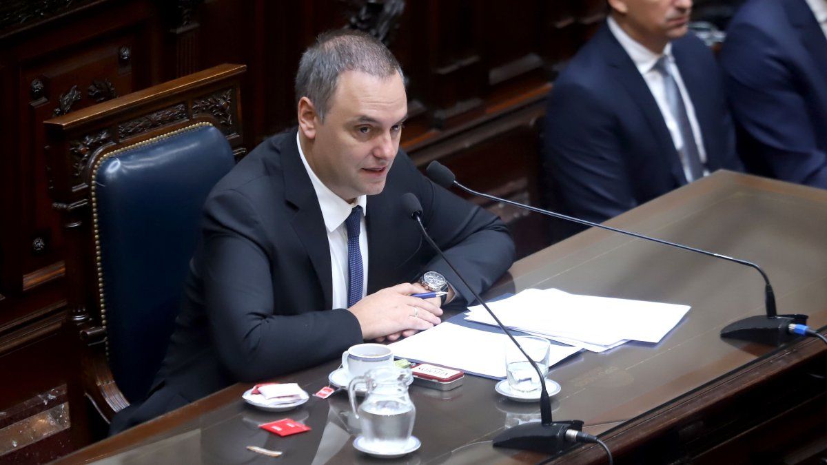 Manuel Adorni confirmó que irá al Senado en medio de la presión opositora por su declaración jurada