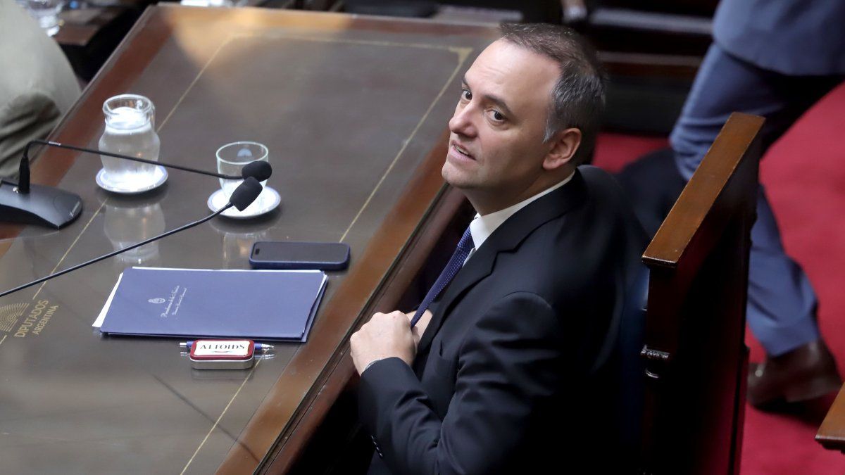 A horas del inicio del Mundial, Manuel Adorni confirmó que presentó la DDJJ y aseguró que tenía ahorros en negro