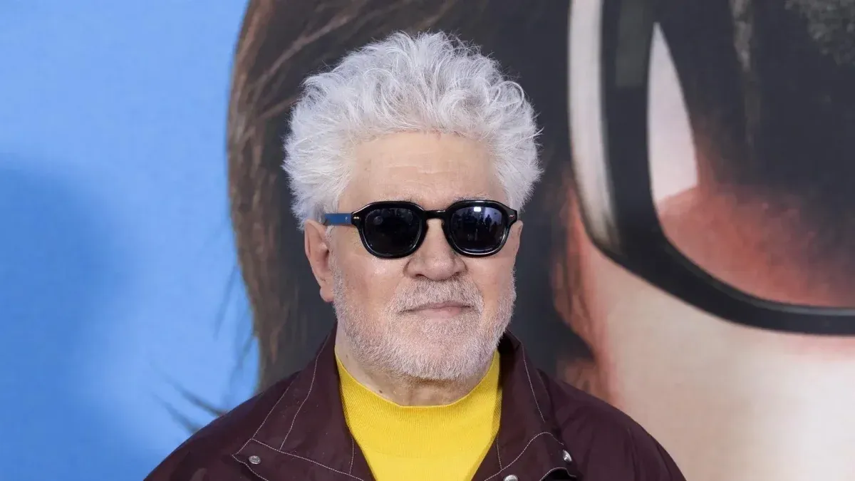 Pedro Almodóvar anunció su primera novela tras el estreno de Amarga Navidad