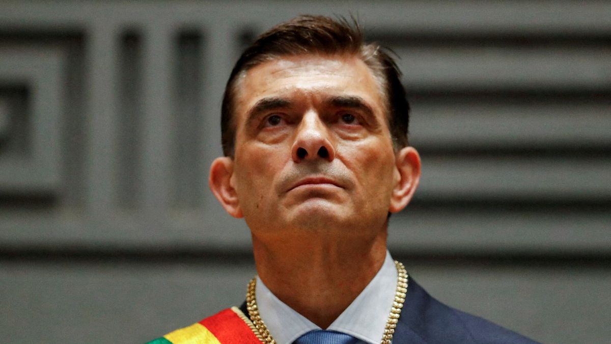 Renunció el ministro de Defensa y otros funcionarios podrían dejar el gobierno ante la presión de las protestas