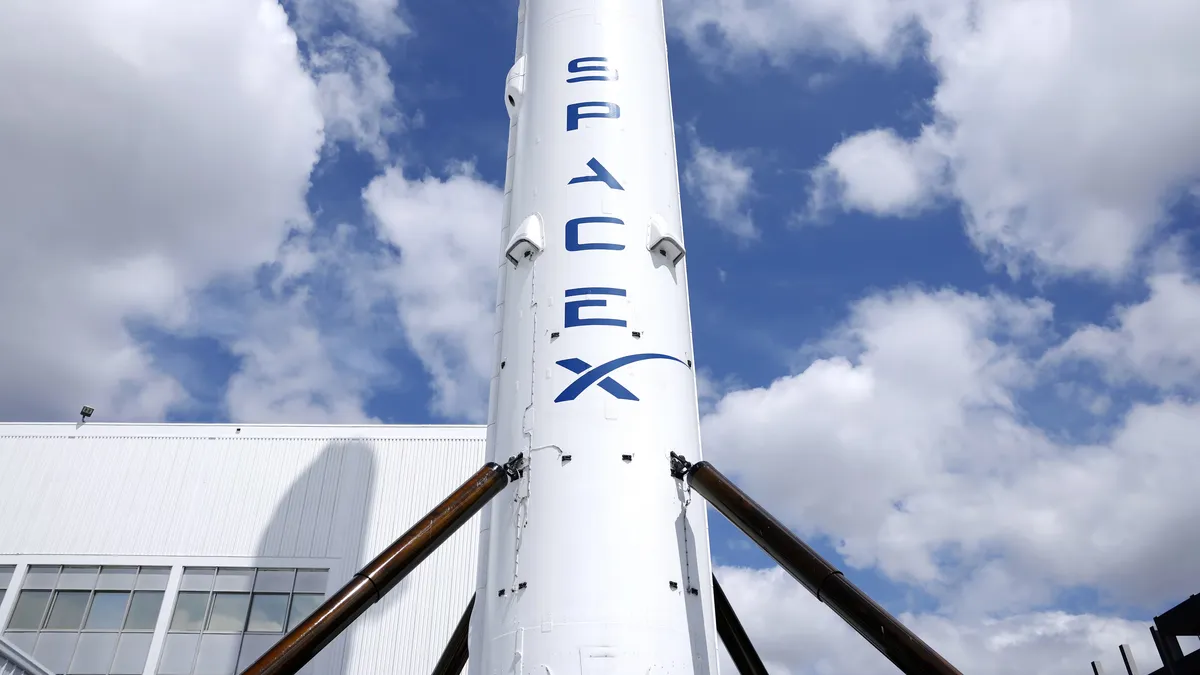 SpaceX negocia con Wall Street para reducir las comisiones de su salida a bolsa