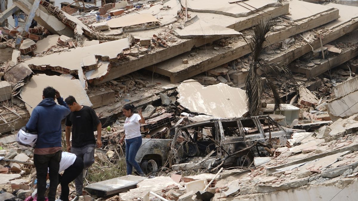 encontraron más cuerpos y ya son 4.561 los muertos