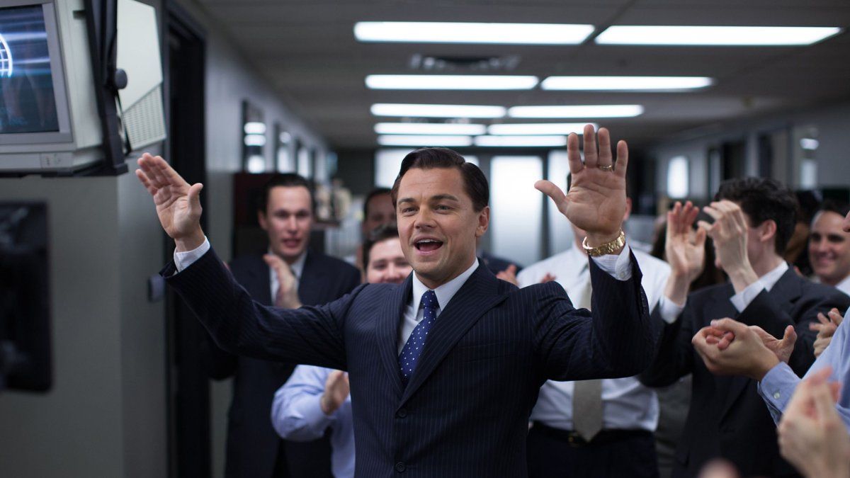 El verdadero Lobo de Wall Street gana millones en conferencias, pero no les paga a las víctimas de su fraude