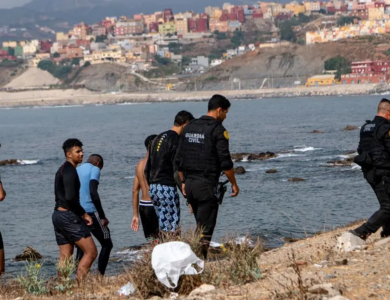 Al menos 11 muertos por ahogamiento en Ceuta luego del arribo de 2.000 inmigrantes