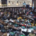Legisladores de LLA y el PRO presentaron un proyecto para arancelar la salud y la educación a extranjeros en la Provincia
