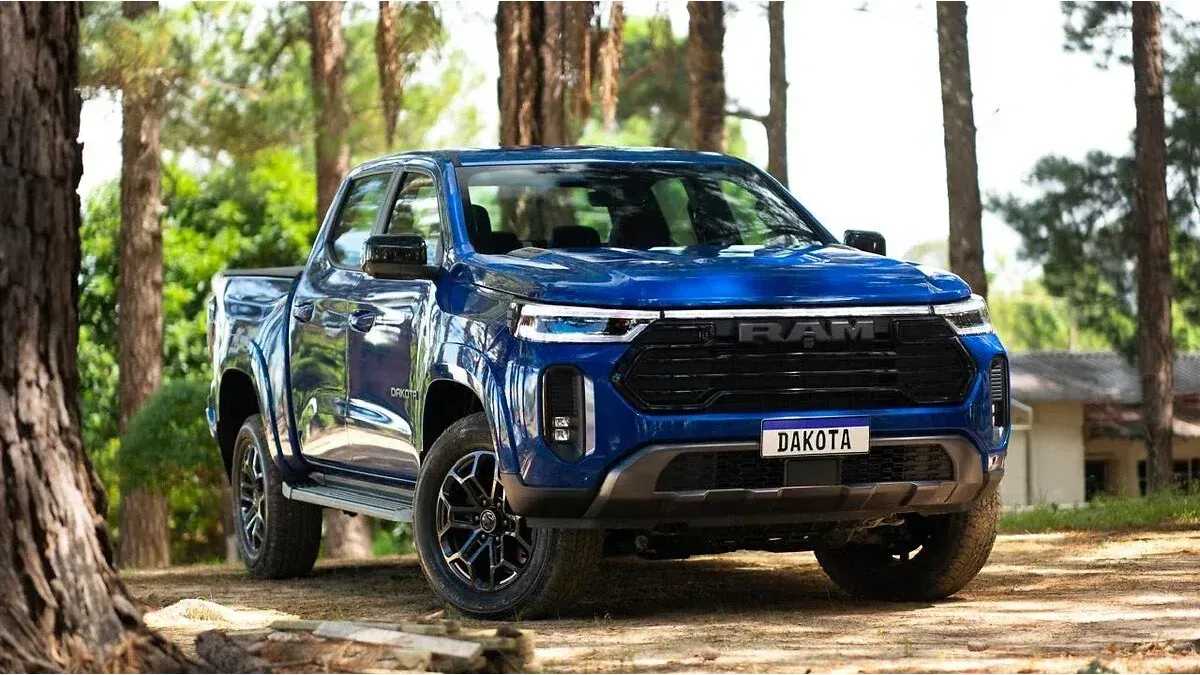 RAM suma la Dakota Laramie Night Edition a su gama en la Argentina