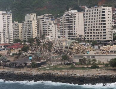 A casi un mes de los terremotos en Venezuela, buscan rescatar a dos personas que podrían seguir con vida