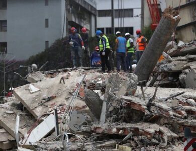 buscan salvar a un niño atrapado desde hace nueve días