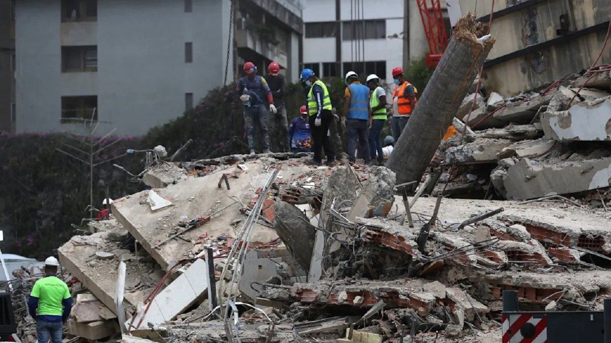 buscan salvar a un niño atrapado desde hace nueve días