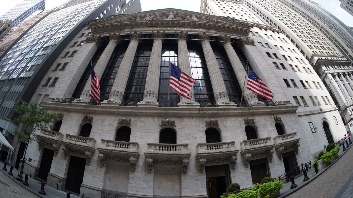 Wall Street sube tras el buen dato de inflación en EEUU y el petróleo retrocede tras tocar los u$s85