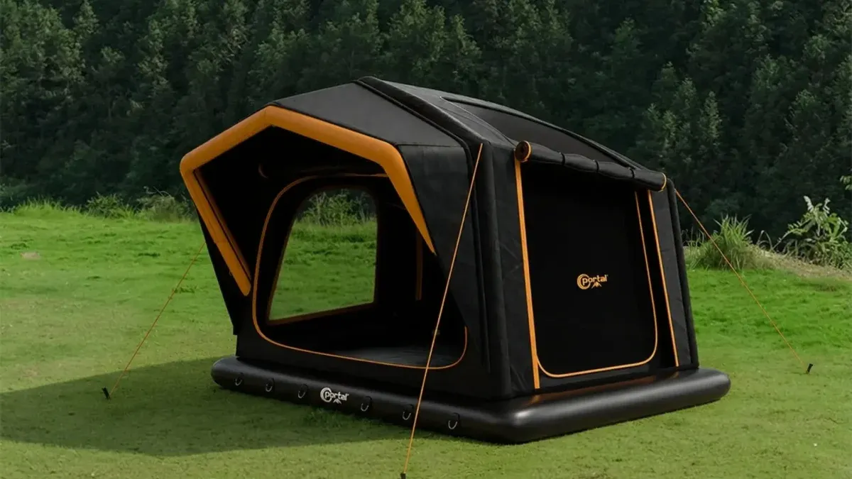 una carpa inflable que se guarda en un bolso de mano